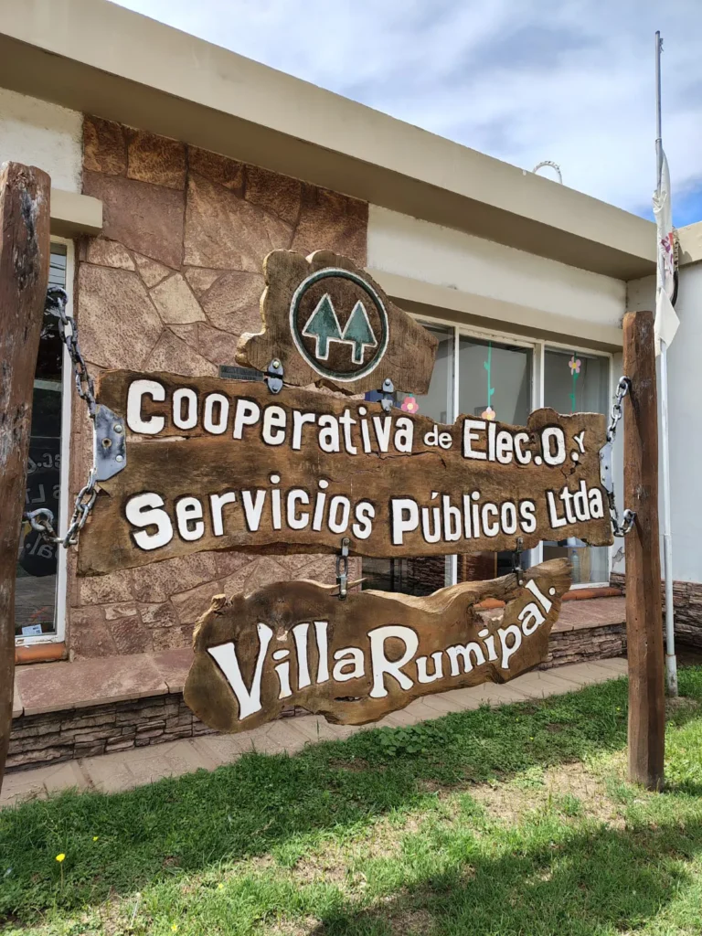 Cartel de la cooperativa de Villa Rumipal