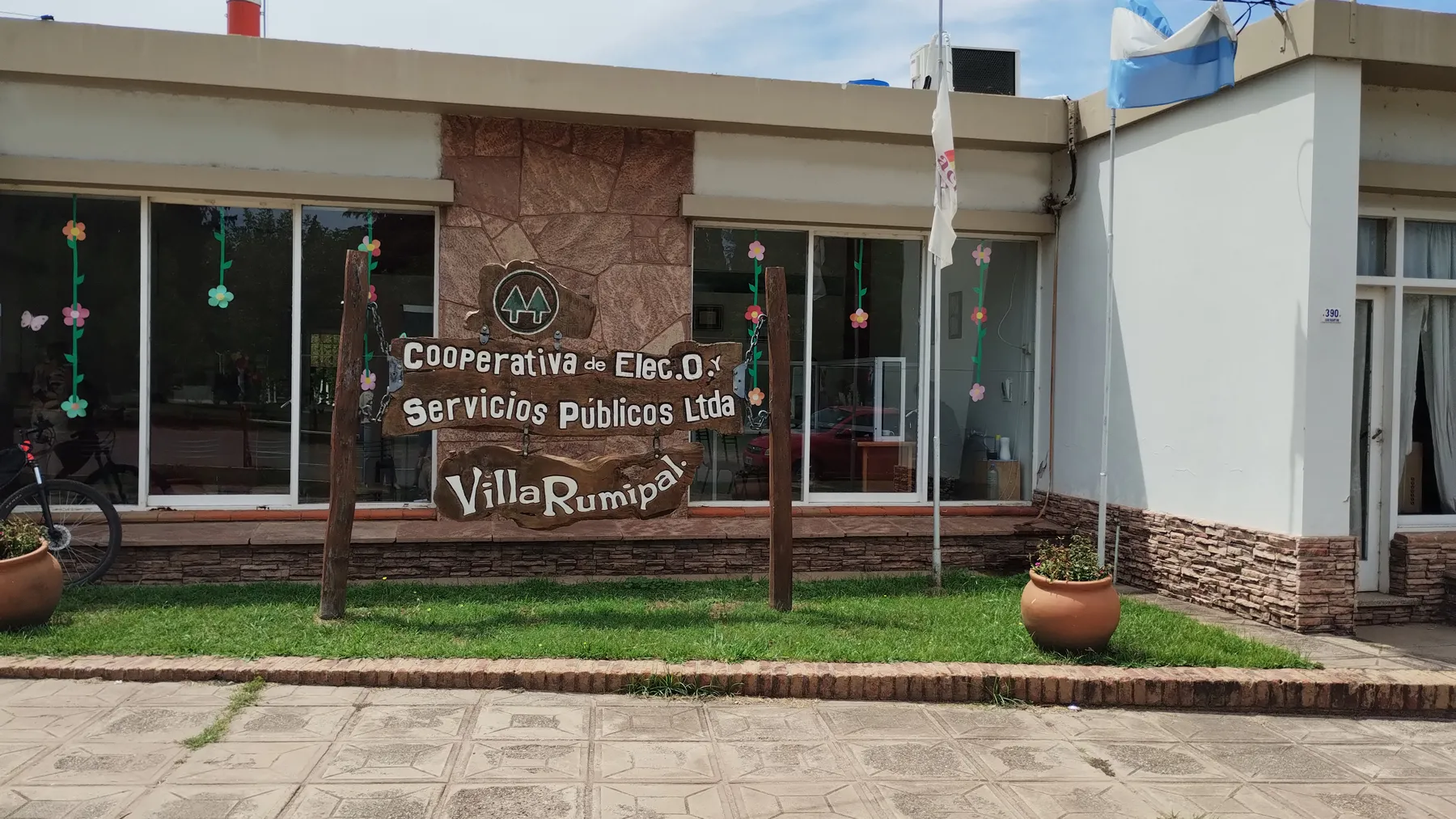Frente de la Cooperativa de Electricidad, Obras y Servicios Públicos Limitada de Villa Rumipal