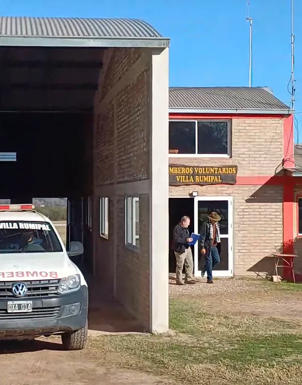 Aporte a los bomberos voluntarios de Villa Rumipal