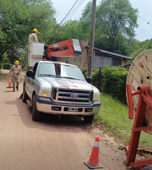 Trabajos de modernización de la red eléctrica de Villa Rumipal mediante el programa PERA.